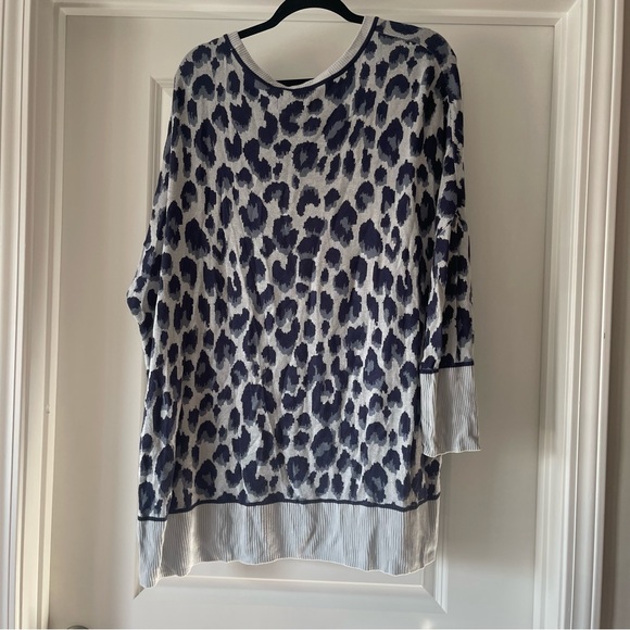 Navy and blue leopard print sweater XXL - Picture 2 of 5
